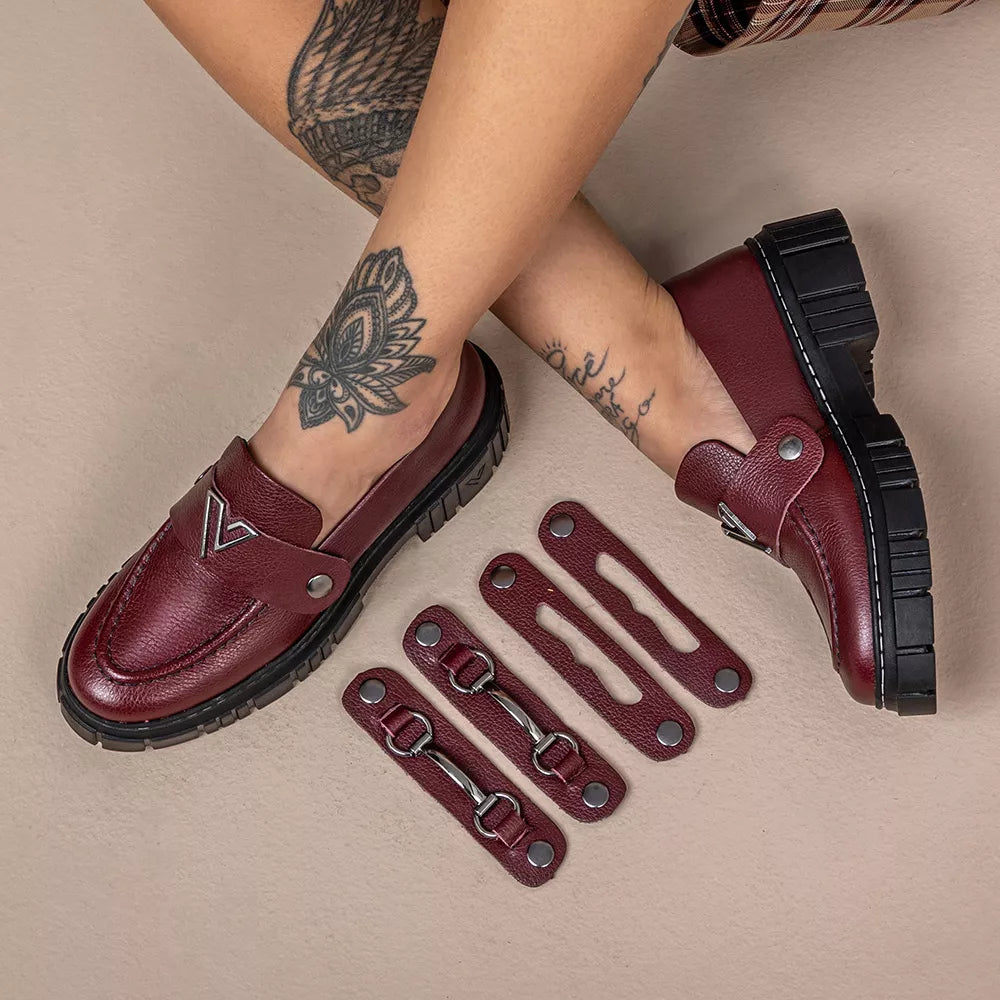 Mocasín de mujer Tractor de piel bordo con 3 hebillas extraíbles